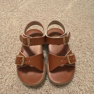 FootMates Tan Buckle Sandals